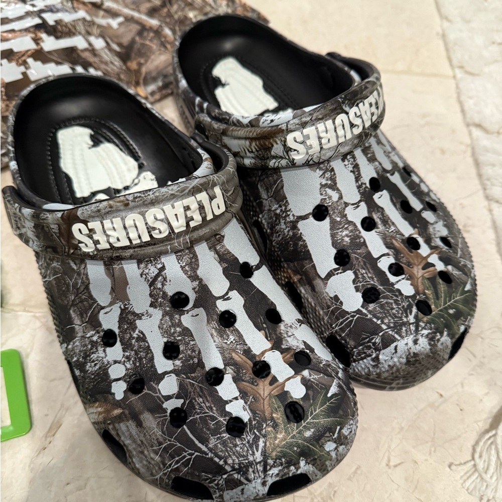 Pleasures Crocs real tree camo collab extremely rare size mens 6 womens 8 BNWT - Picture 3 of 9